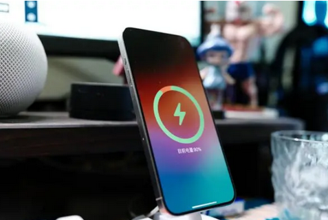 寮步镇苹果15换屏服务分享用什么充电器给iPhone15充电更好 